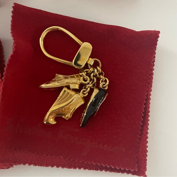 Salvatore Ferragamo Key Ring Scarf Ring - Picture 5 of 7